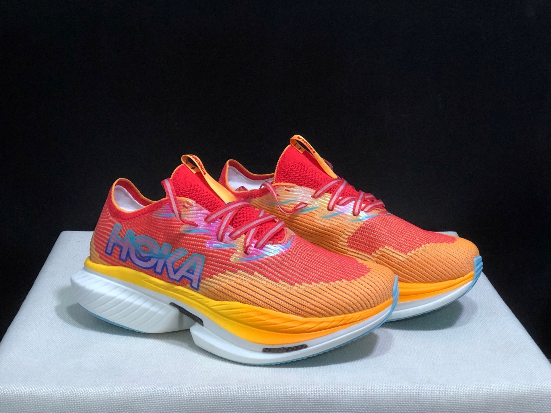 HOKA ONE ONE CIELO X1